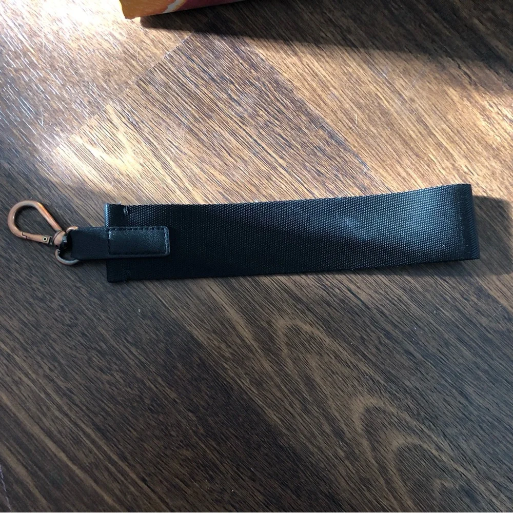 Lululemon OG Never Lost Key Chain - Picture 3 of 4